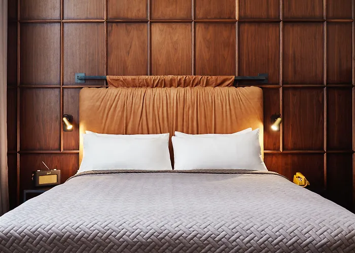 The Hoxton, Отель